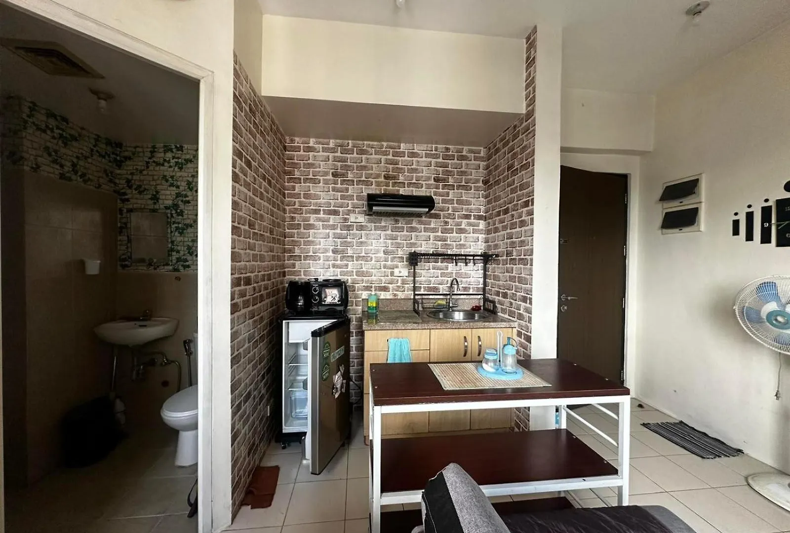 1Br-Corner Unit At Laureano Di Trevi Makati Apartment Manila Philippines