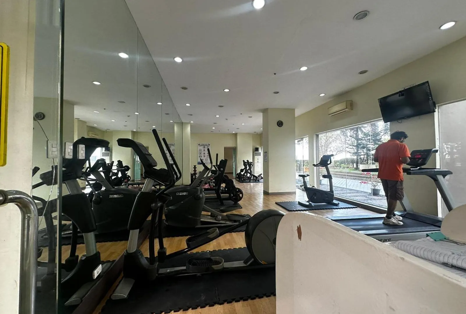 1Br-Corner Unit At Laureano Di Trevi Makati Apartment Manila