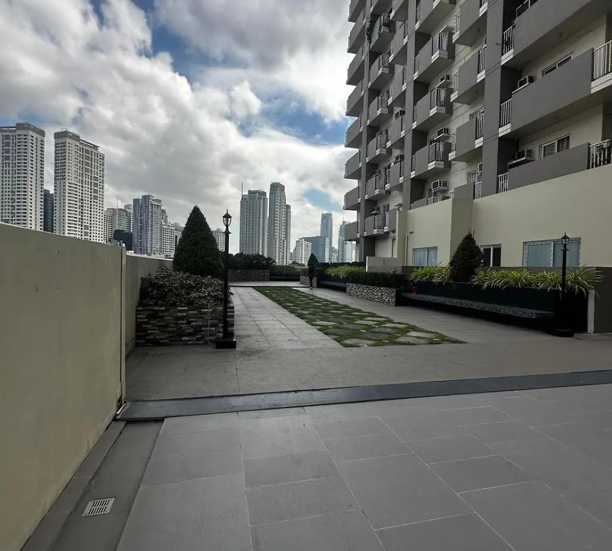 1Br-Corner Unit At Laureano Di Trevi Makati Apartment Manila