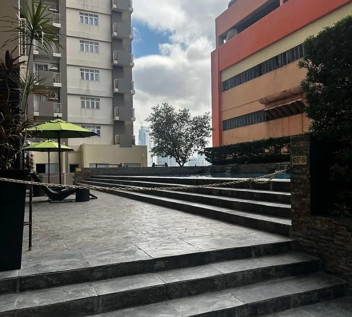 Apartament 1Br-Corner Unit At Laureano Di Trevi Makati Manila Filipiny